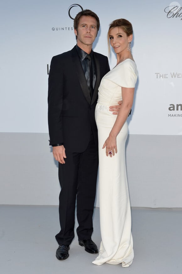 Surtout que tous les deux ont trouvé leur équilibre dans une vie séparée, à Paris, Monaco ou Los Angeles.
Emmanuel-Philibert de Savoie et sa femme, la princesse Clotilde Courau - Arrivées à la soirée AMFAR à l'Hôtel Eden Roc Cap d'Antibes - 65ème festival du film de Cannes 24 mai 2012.