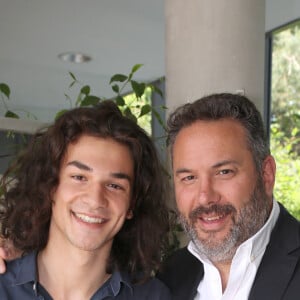 Exclusif - Bruce Toussaint et son fils Noé lors des Internationaux de France de Tennis de Roland Garros 2023 - Jour 10 - à Paris, France, le 6 juin 2023. © Bertrand Rindoff/Bestimage 