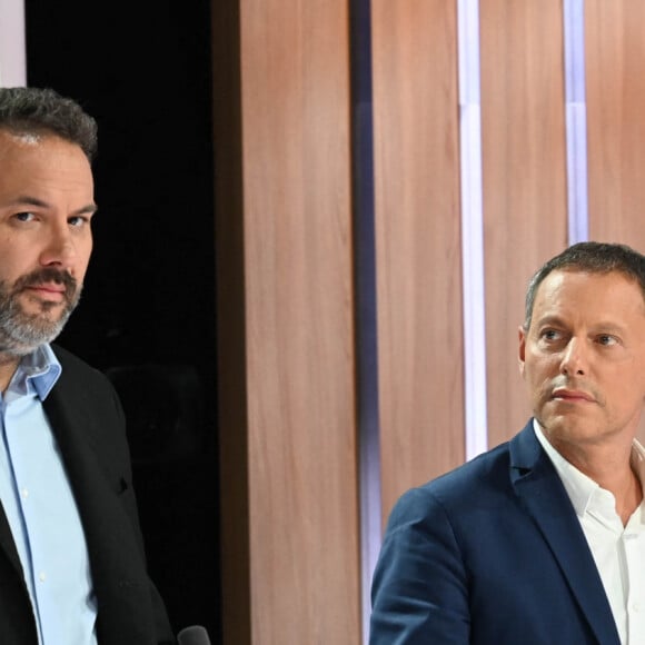 Il a aussi remercié Marc-Olivier Fogiel de lui avoir permis de faire une aussi belle carrière sur BFMTV.
Bruce Toussaint et Marc-Olivier Fogiel - Conférence de rentrée 2022/2023 BFM TV à Paris le 6 septembre 2022. © Coadic Guirec/Bestimage