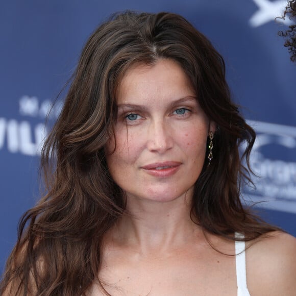 Laetitia Casta (présidente du jury) sur le tapis bleu de la 16ème édition du festival du film francophone de Angoulême le 23 août 2023. © Coadic Guirec / Bestimage 