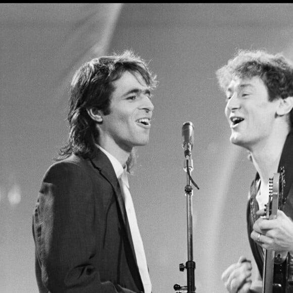 Jean-Jacques Goldman avec Michael Jones - Plateau de l'émission Champs-Elysées en 1986