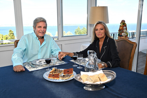 Exclusif - Rendez-vous avec l'acteur Jean Sorel et sa femme Patricia à leur domicile. Cannes, le 26 juillet 2023. © Bruno Bebert / Bestimage