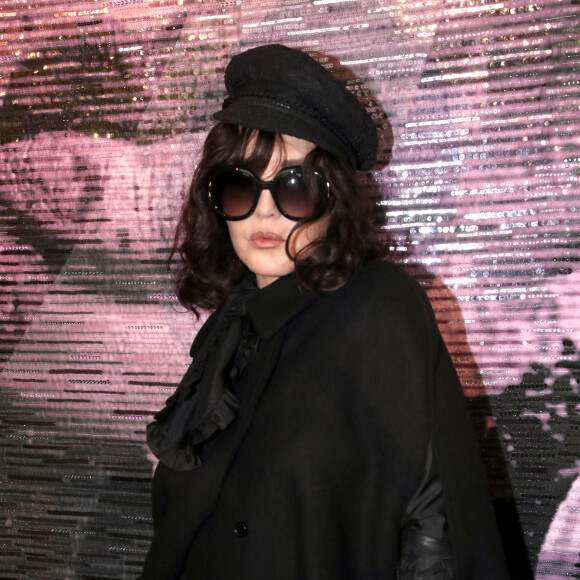 Isabelle Adjani - Photocall au défilé de mode Haute-Couture Christian Dior au musée Rodin lors de la Fashion Week Printemps-été 2023 de Paris, France, le 23 janvier 2023. © Bertrand Rindoff Petroff/Bestimage