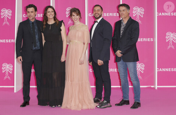 Nicolas Berger-Vachon, Anne Décis, Léa François, Marwan Berreni, Serge Ladron de Guevara producteur de PLUS BELLE LA VIE CANNESERIES SAISON 5 au Palais des Festivals et des Congrès de Cannes, samedi 2 avril 2022. © Christophe Aubert via Bestimage 