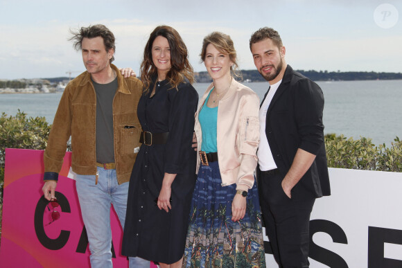 Nicolas Berger-Vachon, Anne Décis, Léa François, Marwan Berreni de PLUS BELLE LA VIE CANNESERIES SAISON 5 au Palais des Festivals et des Congrès de Cannes, samedi 2 avril 2022. © Christophe Aubert via Bestimage 