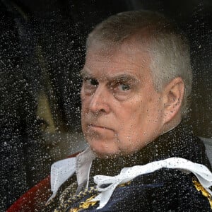 Mais pas son père Andrew, sans doute volontairement écarté ! 
Le prince Andrew, duc d'York et La princesse Eugenie d'York - Sortie de la cérémonie de couronnement du roi d'Angleterre à l'abbaye de Westminster de Londres, Royaume Uni, le 6 mai 2023. 