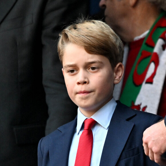A ses côtés, son fils aîné, le prince George, 10 ans, a également applaudi l'affrontement. En vain.
Le prince William et son fils le prince George - Quart de finale de la Coupe du monde de Rugby 2023 entre le Pays de Galles et l'Argentine. Marseille, le 14 octobre 2023. © Bruno Bebert / Bestimage