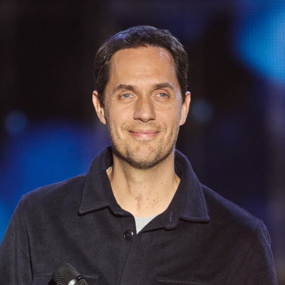 Grand Corps Malade est un homme marié et papa de deux garçons
Exclusif - Grand Corps Malade (Fabien Marsaud) - Enregistrement de l'émission "La fête de la Chanson française" à Paris sur France 2. © Cyril Moreau-Veeren / Bestimage On a tous en nous une chanson liée à l'enfance, à la première rencontre, au premier baiser, une chanson pour rire et une pour pleurer. La fête de la chanson française célèbre ces chansons-souvenirs qui nous font tous vibrer. L.Thilleman, accompagnée d'A.Manoukian au piano, vous invite à une soirée de fête autour des chansons de nos vies. Les plus grands artistes de la scène musicale française se retrouvent pour des moments uniques de musique, des rencontres, des impros, des duos et des reprises inoubliables. Cette année, une nouveauté puisque les artistes partagent leur plaisir, leur trac et leurs émotions avec le public lors des répétitions et dans les coulisses de l'émission. Au programme de cette soirée de fête, il y aura notamment : Une ouverture inédite avec la présence exceptionnelle de M.Polnareff. Un moment de fête autour de K.Girac et ses amis guitaristes Une surprise émouvante pour Zazie Des séquences musicales exclusives avec B.Biolay, Grand Corps Malade et J.Armanet Un hommage à C.Aznavour à l'occasion du 5e anniversaire de sa disparition Des découvertes musicales avec Adé, E.Peters, Santa... Et bien sûr les anecdotes incontournables d'A.Manoukian ! 