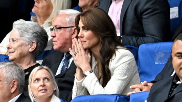 PHOTOS Kate Middleton de retour à Marseille : tenue très chic pour du stress et une victoire au Stade Vélodrome