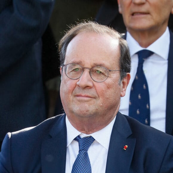 François Hollande - Obsèques du journaliste Jean-Pierre Elkabbach au cimetière du Montparnasse dans le 14ème arrondissement de Paris, France, le 6 octobre 2023. © Christophe Clovis/Bestimage 