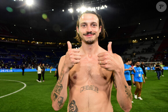 Romeo Elvis lors du match de football caritatif entre l'OL Légendes et la team Unicef au Groupama Stadium à Lyon en faveur des enfants d'Ukraine et pour célébrer les 20 ans du premier titre de Champion de France de l Olympique Lyonnais le 10 mai 2022. © Romain Doucelin / Bestimage