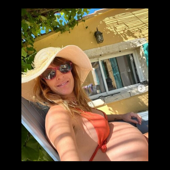 Il s'agit de... Lilirose !
Eve Angeli enceinte sur Instagram. Le 15 octobre 2023.