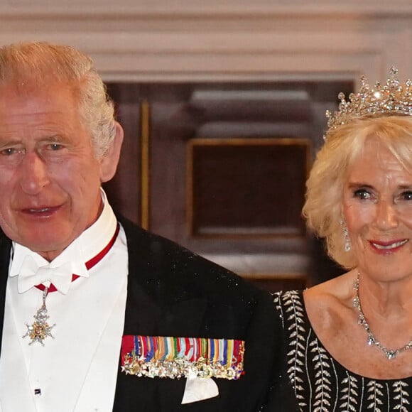 Le roi Charles III d'Angleterre et la reine consort Camilla Parker Bowles lors d'un dîner à la Mansion House à Londres, en l'honneur du travail des institutions civiques de la ville de Londres. Le 18 octobre 2023 