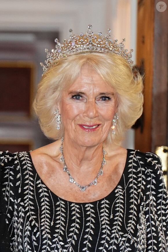 Et sa tiare était très impressionnante.
La reine consort d'Angleterre Camilla Parker Bowles lors d'un dîner à la Mansion House à Londres, en l'honneur du travail des institutions civiques de la ville de Londres. Le 18 octobre 2023 