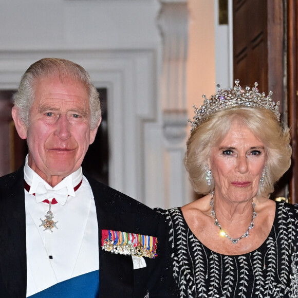 Le roi Charles III d'Angleterre et la reine consort Camilla Parker Bowles lors d'un dîner à la Mansion House à Londres, en l'honneur du travail des institutions civiques de la ville de Londres. Le 18 octobre 2023 