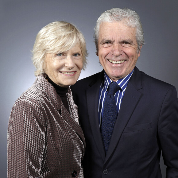 L'occasion de s'intéresser au journaliste, notamment à son histoire avec Catherine Ceylac,
Exclusif - Portrait de Catherine Ceylac et son compagnon Claude Serillon le 16 décembre 2022. © Cédric Perrin / Bestimage 