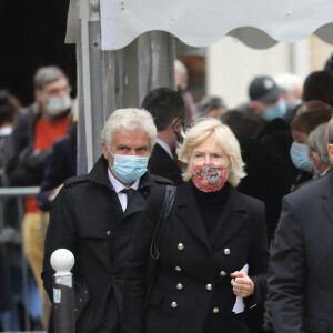 Catherine Ceylac et son compagnon Claude Sérillon - Arrivées aux obsèques de Juliette Gréco en l'église Saint-Germain-des-Prés. Le 5 octobre 2020 © Jacovides-Moreau / Bestimage 