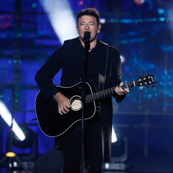 Exclusif - Patrick Bruel - Enregistrement de l'émission "Paris 2024 le concert événement...dans un an les jeux" sur le parvis de l'Hôtel de Ville de Paris. Le 3 juillet 2023 © Tiziano Da Silva-Christophe Clovis / Bestimage