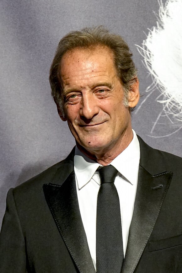 Vincent Lindon portait un costume noir
Vincent Lindon - Photocall de la cérémonie de remise du Prix Lumière à W.Wenders à l'occasion de la 15ème Edition du Festival Lumière de Lyon.