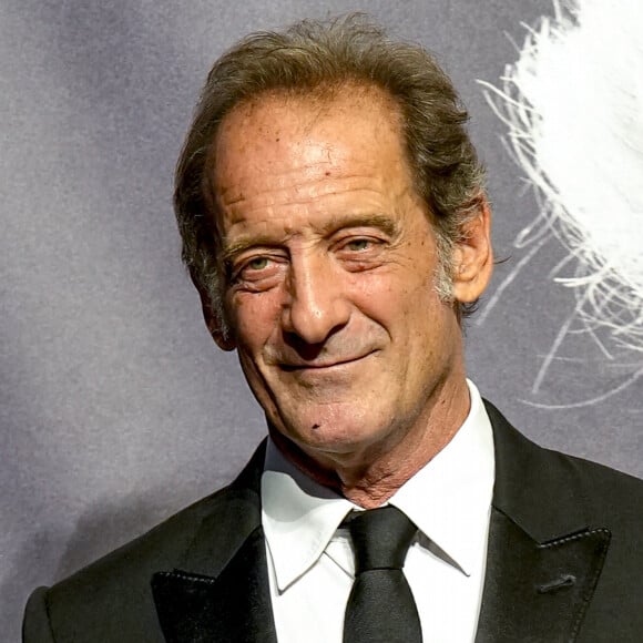 Vincent Lindon portait un costume noir
Vincent Lindon - Photocall de la cérémonie de remise du Prix Lumière à W.Wenders à l'occasion de la 15ème Edition du Festival Lumière de Lyon.