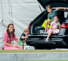 Kate Middleton est actuellement en vacances en famille
Catherine (Kate) Middleton, duchesse de Cambridge avec ses enfants, le prince George de Cambridge, la princesse Charlotte de Cambridge et le prince Louis de Cambridge lors d'un match de polo de bienfaisance King Power Royal Charity Polo Day à Wokinghan, comté de Berkshire, Royaume Uni