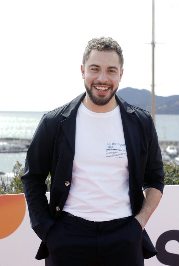 Marwan Berreni était recherché depuis le 3 août dernier à la suite d'un accident de voiture qui a gravement blessé une femme.
Marwan Berreni lors du photocall de "Plus Belle La Vie" lors du festival Cannes Series 2022. Cannes le 23 avril 2022. © Denis Guignebourg/Bestimage