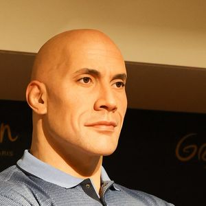 Sa couleur de peau, bien plus claire que celle d'origine
Illustration - Inauguration de la statue de cire de Dwayne Johnson au Musée Grévin à Paris. Le 16 octobre 2023 © Coadic Guirec / Bestimage 