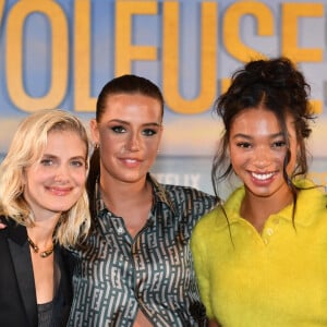 Et toutes les deux, comme leur partenaire Manon Bresch, étaient très sensuelles ! 
Mélanie Laurent , Adèle Exarchopoulos, Manon Bresch - Avant-première du film "Voleuses" diffusé sur Netflix. Paris le 24 octobre 2023. © Veeren / Bestimage 