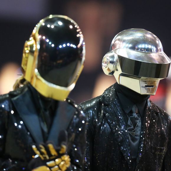 Celui qui est en charge de la cérémonie d'ouverture a laissé entendre que les Daft Punk seraient présents

Daft Punk - Gala de charité de l'Amade lors du troisième jour du Gucci Paris Masters 2014 à Villepinte le 6 decembre 2014.