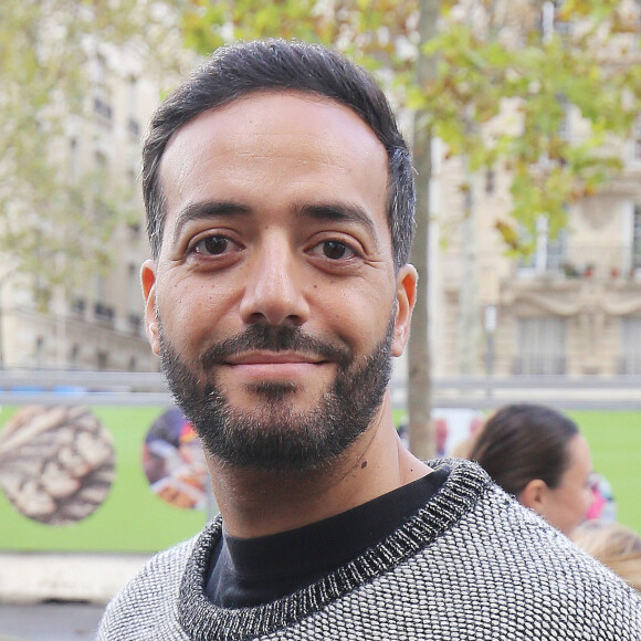 Tarek Boudali à la sortie des studios de RTL à Paris, France, le 24 octobre 2023. © Jonathan Rebboah/Panoramic/Bestimage 