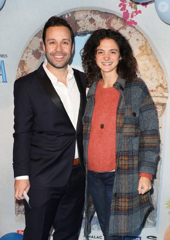 Dan Menasche et sa femme Pauline Bression enceinte - Soirée de gala pour la première de la comédie musicale "Mamma Mia ! Le Musical" au Casino de Paris le 26 octobre 2023. © Coadic Guirec/Bestimage