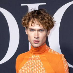 Il s'agit de Saul Nanni, un acteur italien de 24 ans de plus en plus connu.
Saul Nanni - Photocall du défilé Dior lors de la Fashion Week Homme automne-hiver 2023/24 de Paris, France, le 20 janvier 2023. © Olivier Borde/Bestimage 