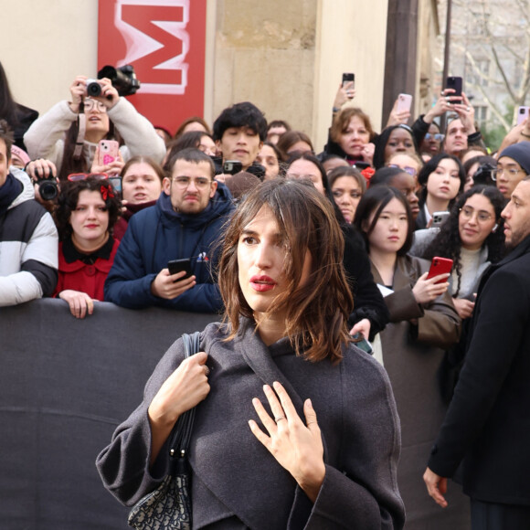 Jeanne Damas - Arrivées au défilé Dior Haute Couture Printemps/Été 2024 dans le cadre de la Fashion Week de Paris (PFW), au musée Rodin à Paris, France, le 22 janvier 2024. © Denis Guignebourg/Bestimage  Arrivals at the Dior Haute Couture Spring/Summer 2024 show as part of Paris Fashion Week in Paris, France, on January 22, 2024. 