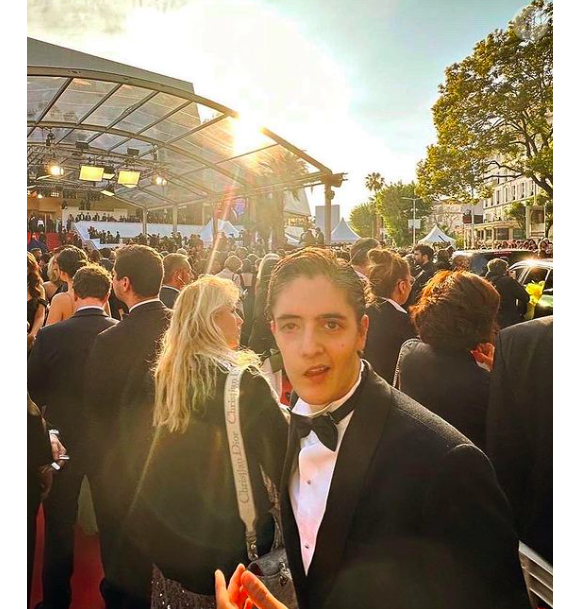 "J'ai plein de séquelles, notamment physiques et psychologiques [...] : une paralysie faciale. Mon oeil ne se ferme pas. [...] j'ai des petits soucis d'équilibre. Je n'ai qu'une corde vocale"
Gabriel Donzelli au festival de Cannes en mai 2023