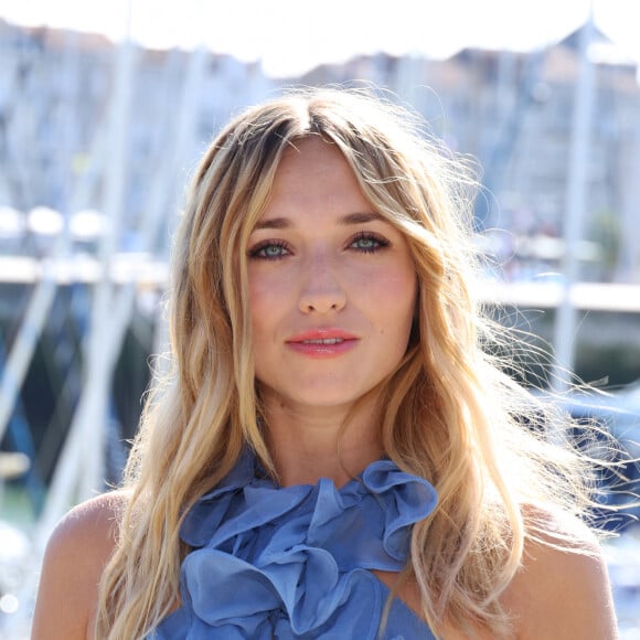 Chloé Jouannet lors du photocall de la série "Killer Coaster" lors de la 25ème édition du Festival de la fiction de la Rochelle, France, le 13 septembre 2023. © Denis Guignebourg/BestImage 