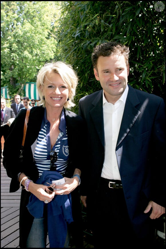 Durant des années, Sophie Davant a été mariée à Pierre Sled, lui aussi journaliste et animateur.
Sophie Davant et Pierre Sled - Roland Garros.