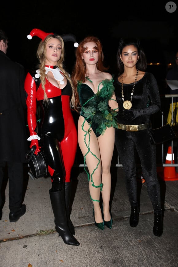 Camila Mendes, Lili Reinhart et Madelyn Cline à la soirée d'Halloween de Vas Morgan et Michael Brauns à West Hollywood.