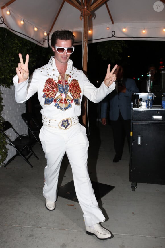 Patrick Schwarzenegger déguisé en Elvis Prestley à la soirée d'Halloween de Kendall Jenner au Chateau Marmont de Los Angeles.