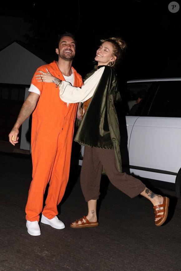 Excusif - Paris Jackson et son petit-ami quittent la soirée d'Halloween de Michael Braun à Los Angeles.