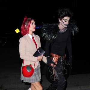 Machine Gun Kelly et Megan Fox quittent la soirée d'Halloween de Vas Morgan et Michael Braun. Los Angeles.