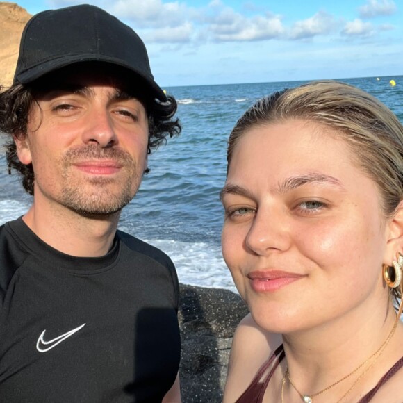 Et c'est le message qu'elle aimerait passer aussi à sa fille, Esmée – fruit de ses amours avec Florian Rossi. La famille est particulièrement importante pour Louane Emera
Louane et son compagnon Florian Rossi.
