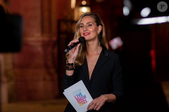 Le deuxième pour Marie Portolano, déjà maman depuis la naissance de son fils James en 2014 d'une précédente relation.
Marie Portolano - Photocall du défilé Etam Live Show 2021 à l'Opéra Garnier à Paris le 4 octobre 2021. © Tiziano Da Silva / Bestimage