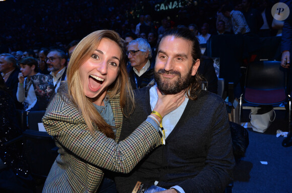 La nouvelle figure de Télématin disait "oui" à l'époque à l'humoriste Grégoire Ludig, membre du duo Palmashow.
Marie Portolano et son mari Grégoire Ludig lors du gala de boxe Univent à l'AccorHotels Arena de Paris pour le championnat du monde WBA le 15 novembre 2019. © Veeren / Bestimage