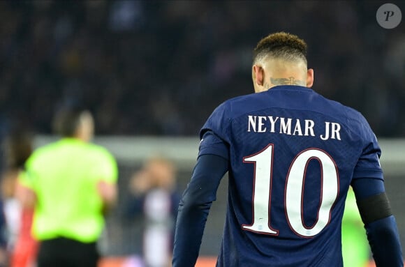 Info - PSG: saison terminée pour Neymar, qui va se faire opérer - Attitude de Neymar Jr ( 10 - PSG ) - - Match de 8ème de finale aller de la Ligue Des Champions 2023 (LDC) "PSG - Bayern Munich (0-1)" au Parc Des Princes, le 14 février 2023. 