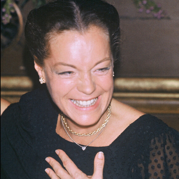 En 1975, il avait vécu une aventure avec Romy Schneider sur le tournage du film L'important c'est d'aimer... mais cette idylle s'est faite dans de drôles de conditions.
Portrait de Romy Schneider.