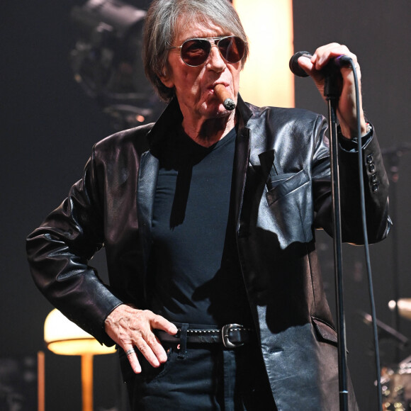 Jacques Dutronc et Thomas Dutronc en showcase de leur tournée "Dutronc & Dutronc" au Centre Evénementiel de Courbevoie le 11 avril 2022. Jacques et Thomas Dutronc se rejoignent sur scène pour une tournée unique ! Père et fils, monstres sacrés de la scène française, vous donnent rendez-vous pour des concerts exceptionnels sous le signe du partage et de la complicité. Deux artistes hors du commun à retrouver sur les routes de France. © Coadic Guirec/Bestimage