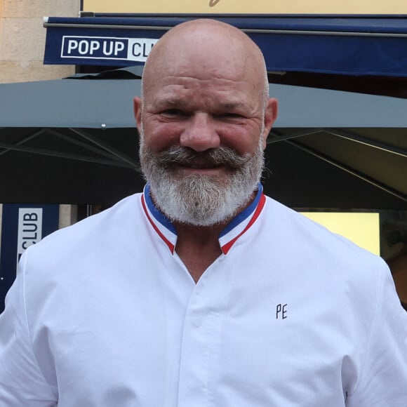 Un grand jour pour Philippe Etchebest !
Le chef Philippe Etchebest décline son plat "Signature" en mode street food au sein du Pop Up Club à Bordeaux. © Fabien Cottereau / Bestimage 