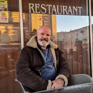 Avant de conclure : "Ce titre honorifique représente pour moi l'engagement que je porte à faire rayonner la cuisine française et nos valeurs républicaines". Une très belle déclaration !
Philippe Etchebest sur le tournage de l'émission "Cauchemar en Cuisine" à Agen, le 20 février 2023. 