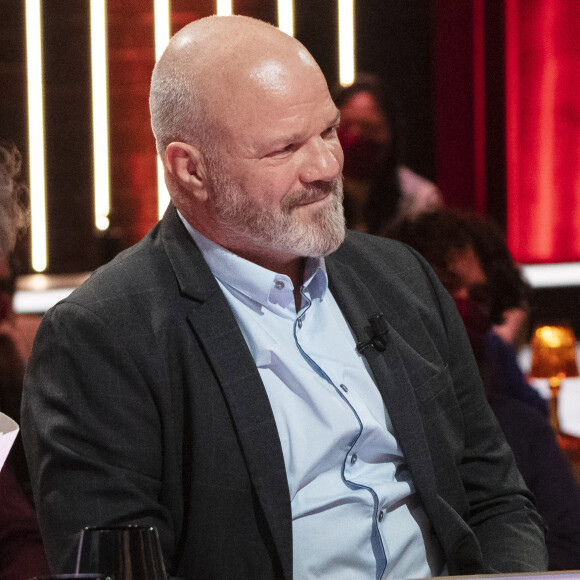 "Honneur et patrie", a écrit l'époux de Dominique Etchebest en légende de son post qui fait le buzz. 
Exclusif - Philippe Etchebest - Enregistrement de l'émission OEED (On Est En Direct) , présentée par Laurent Ruquier et diffusée en direct le 17/04/21 sur France2 - Paris le 17/04/2021 ©Jack Tribeca / Bestimage 