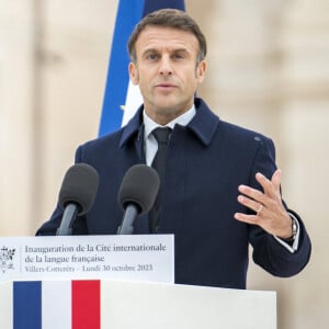 Emmanuel Macron - Le président de la République et sa femme lors de l'inauguration de la Cité internationale de la langue française à Villers-Cotterêts. Le 30 octobre 2023 © Gabrielle Cezard / pool / Bestimage 